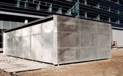 Ventilationsriste anvendt til facadebeklædning på IT Højskolen i Ørestaden